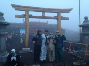 Sakai-Higashi Teacher and Students Climb Mt. Fuji